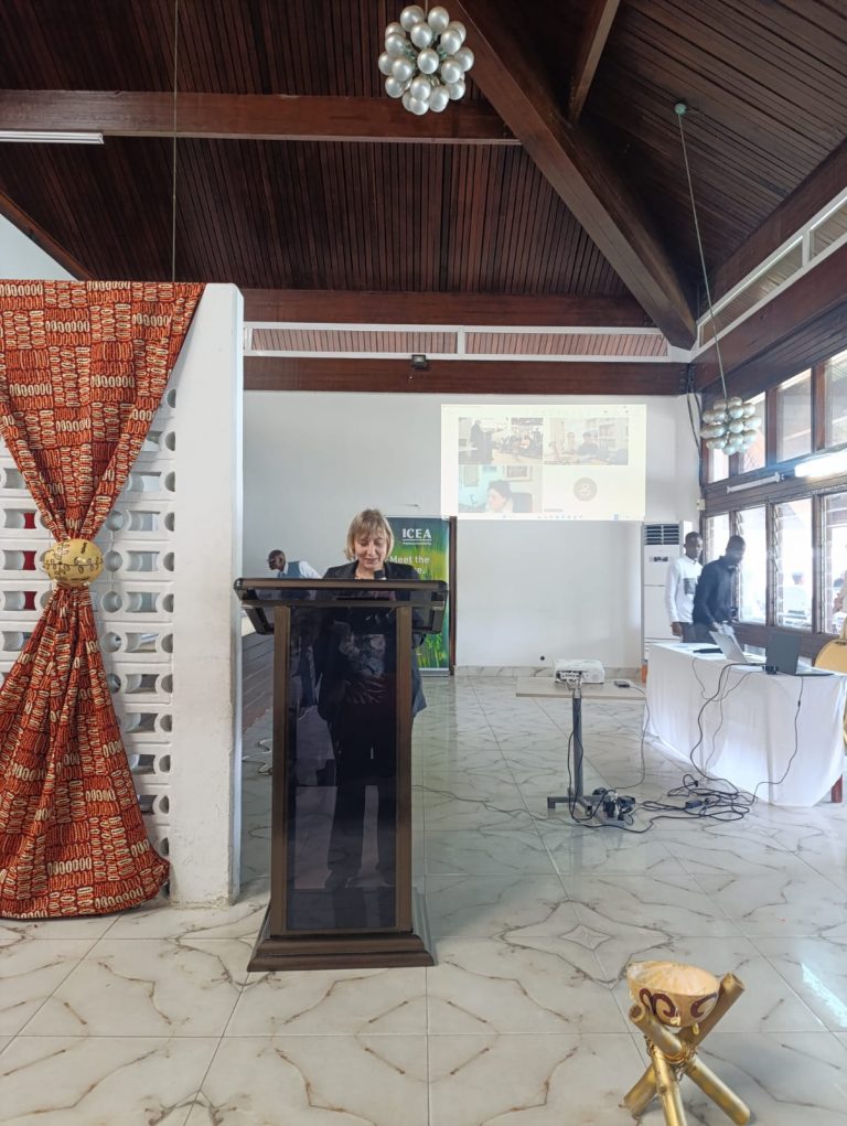 Evento FONMED – Foto discorso Ambasciatrice